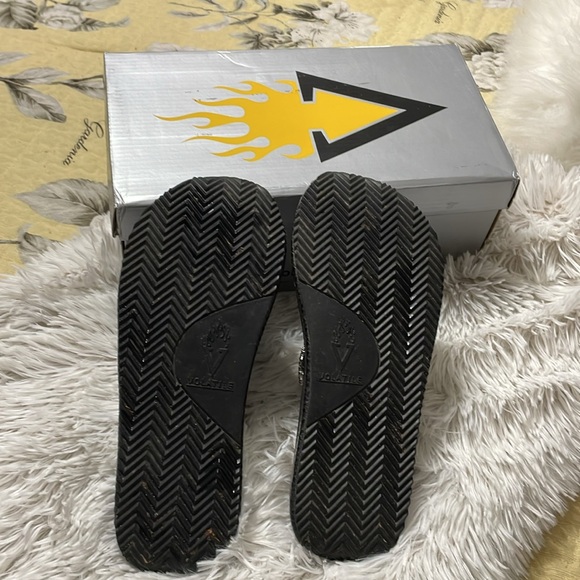 Practically new wore once - Picture 4 of 7